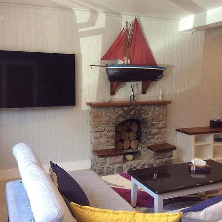 Roundstone Retreats Quayside Luxury Apt Екстериор снимка