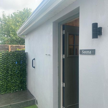 Roundstone Retreats Quayside Luxury Apt Екстериор снимка