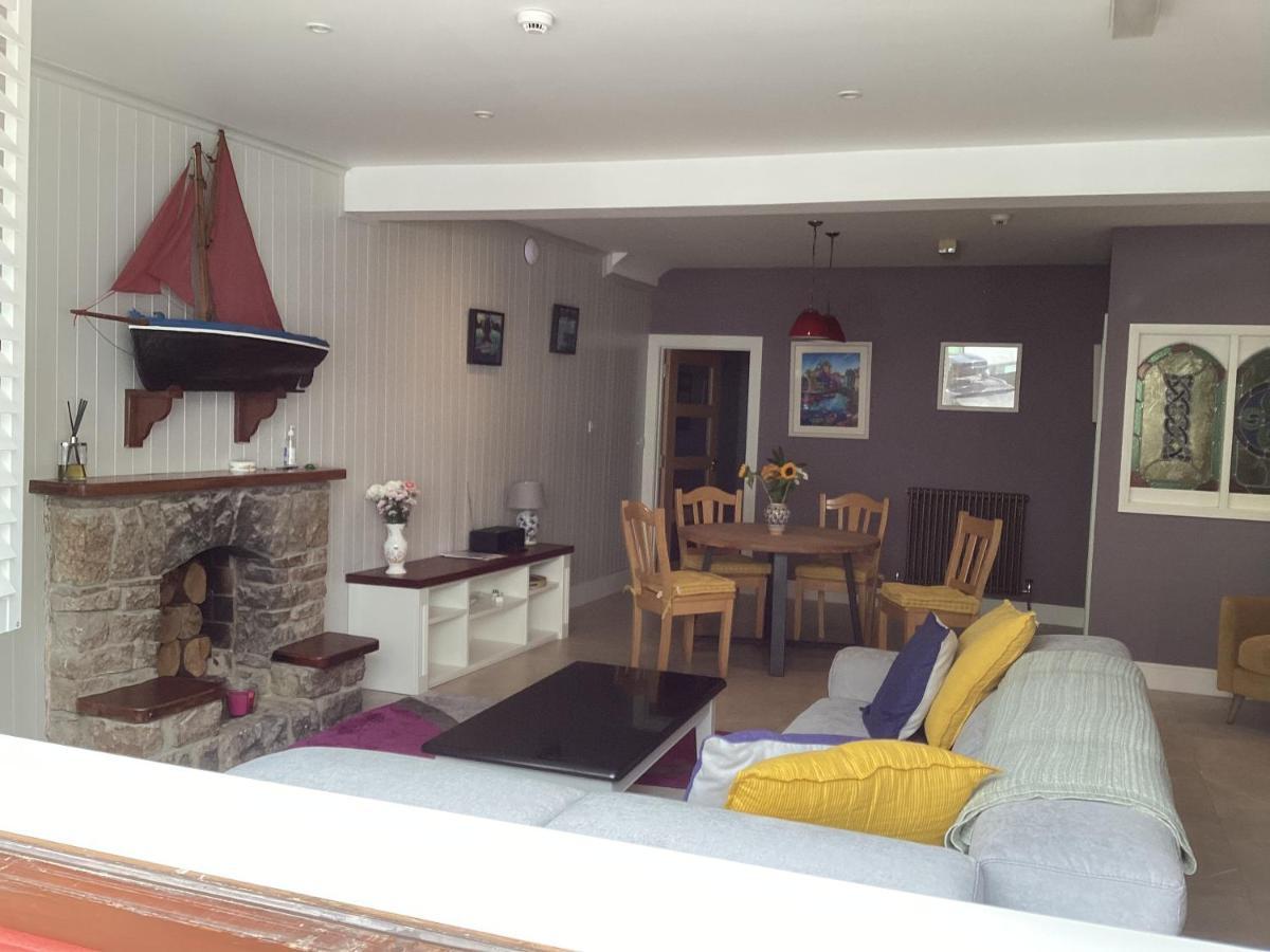 Roundstone Retreats Quayside Luxury Apt Екстериор снимка